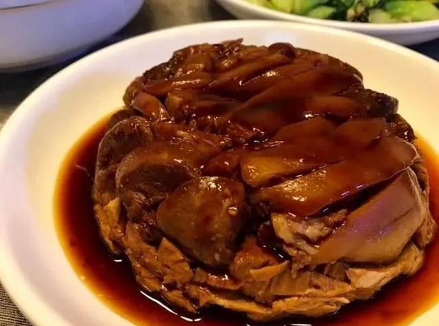 肉香酥烂的扣肘子还是自己家做的香