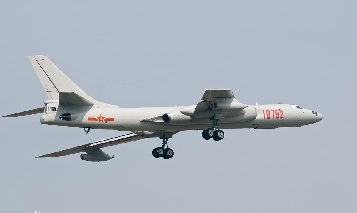 解放军轰-6系列轰炸机__财经头条