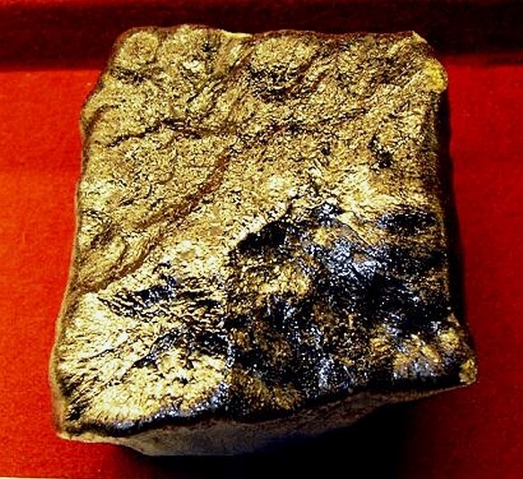 重达20斤的目击火星陨石__财经头条