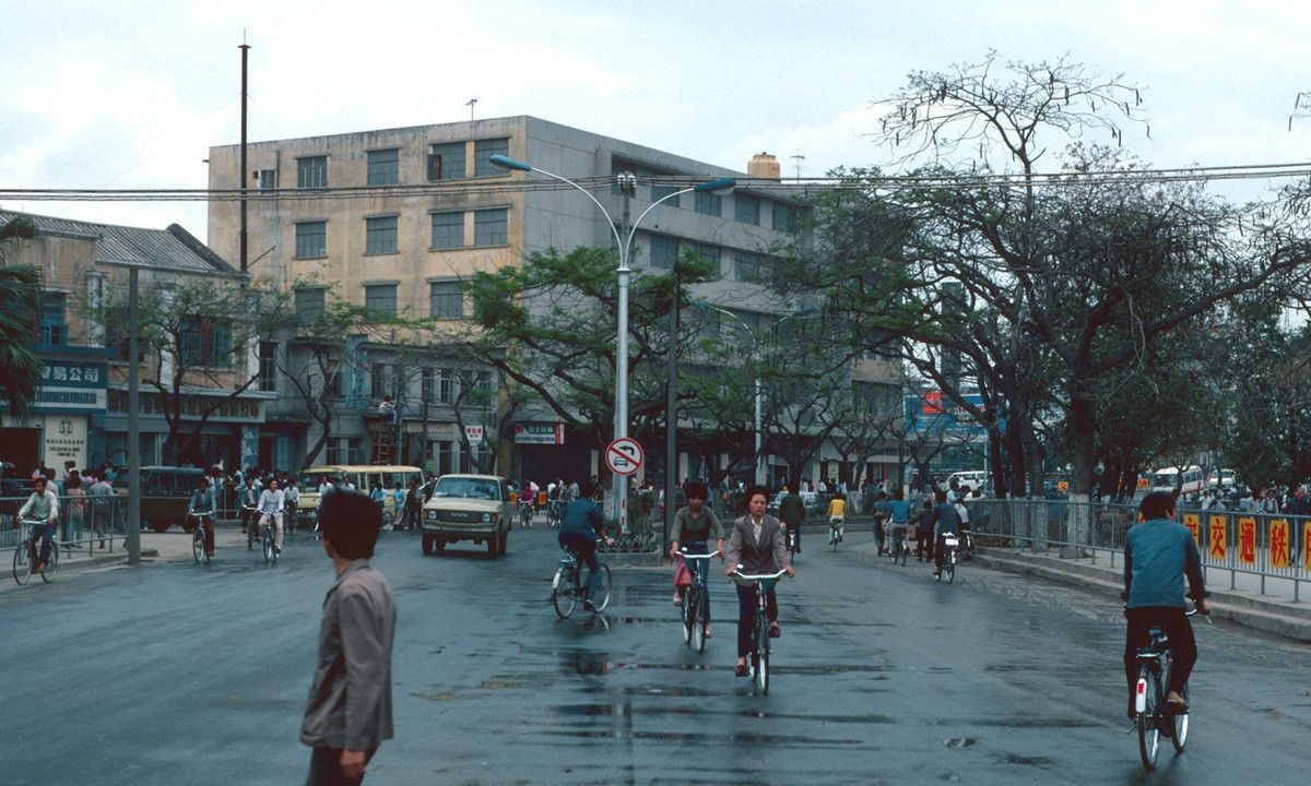 老照片：1984年的深圳，发展刚刚起步，看起来还像一座小县城