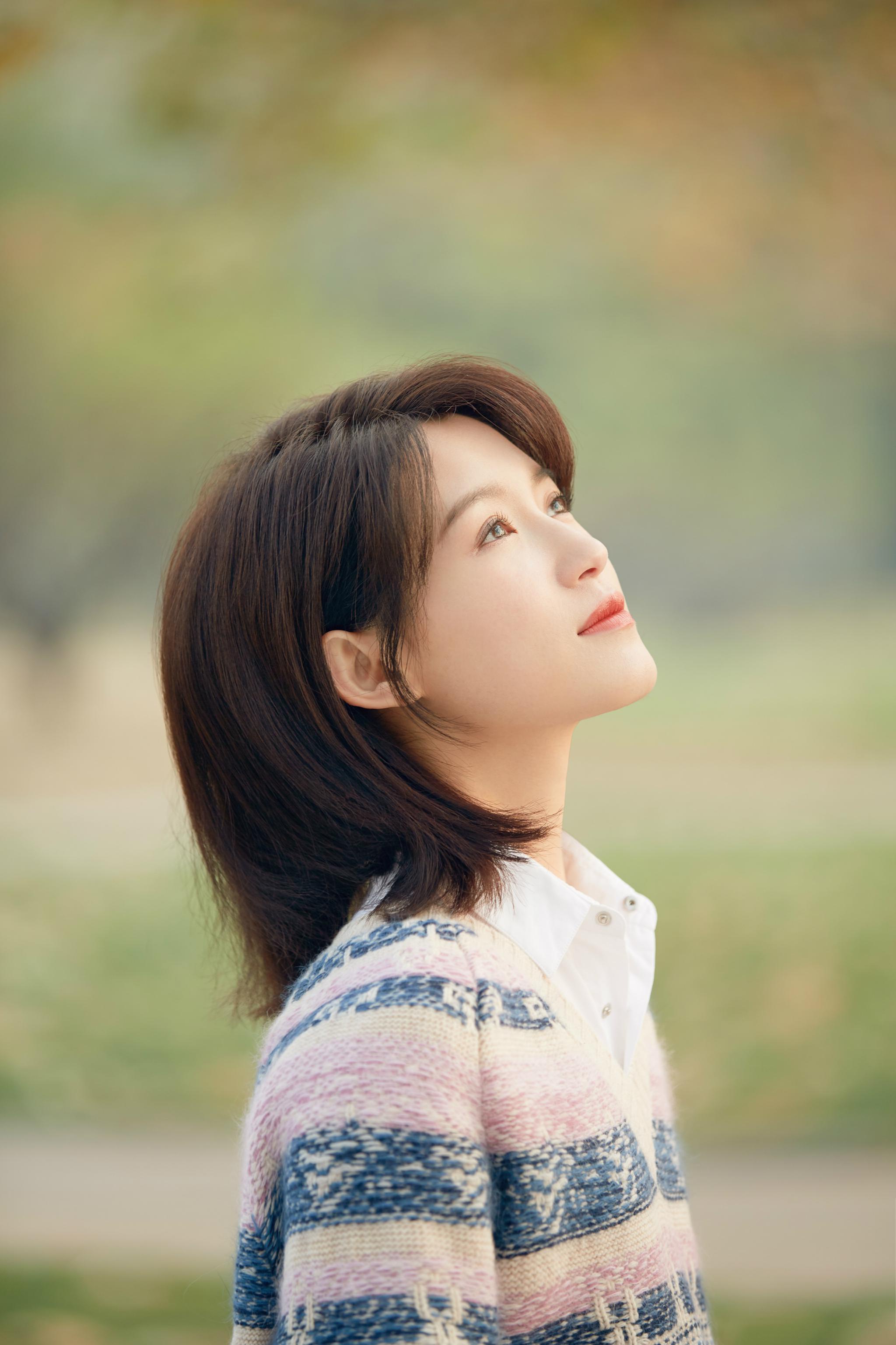 苏青笑眼弯弯明媚温柔恬静美好尽显气质