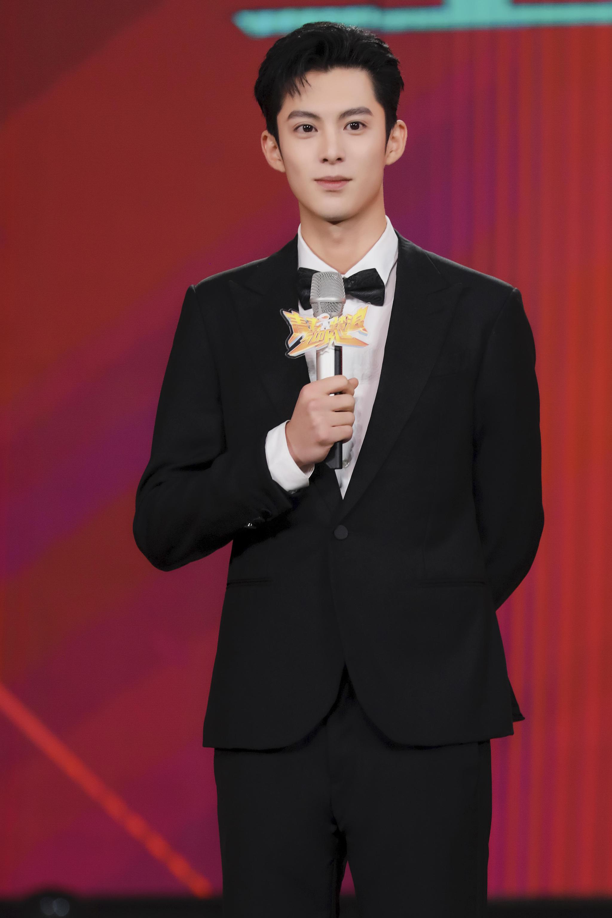 王鹤棣为我们的西南联大无法恋爱的理智派宣传引发关注