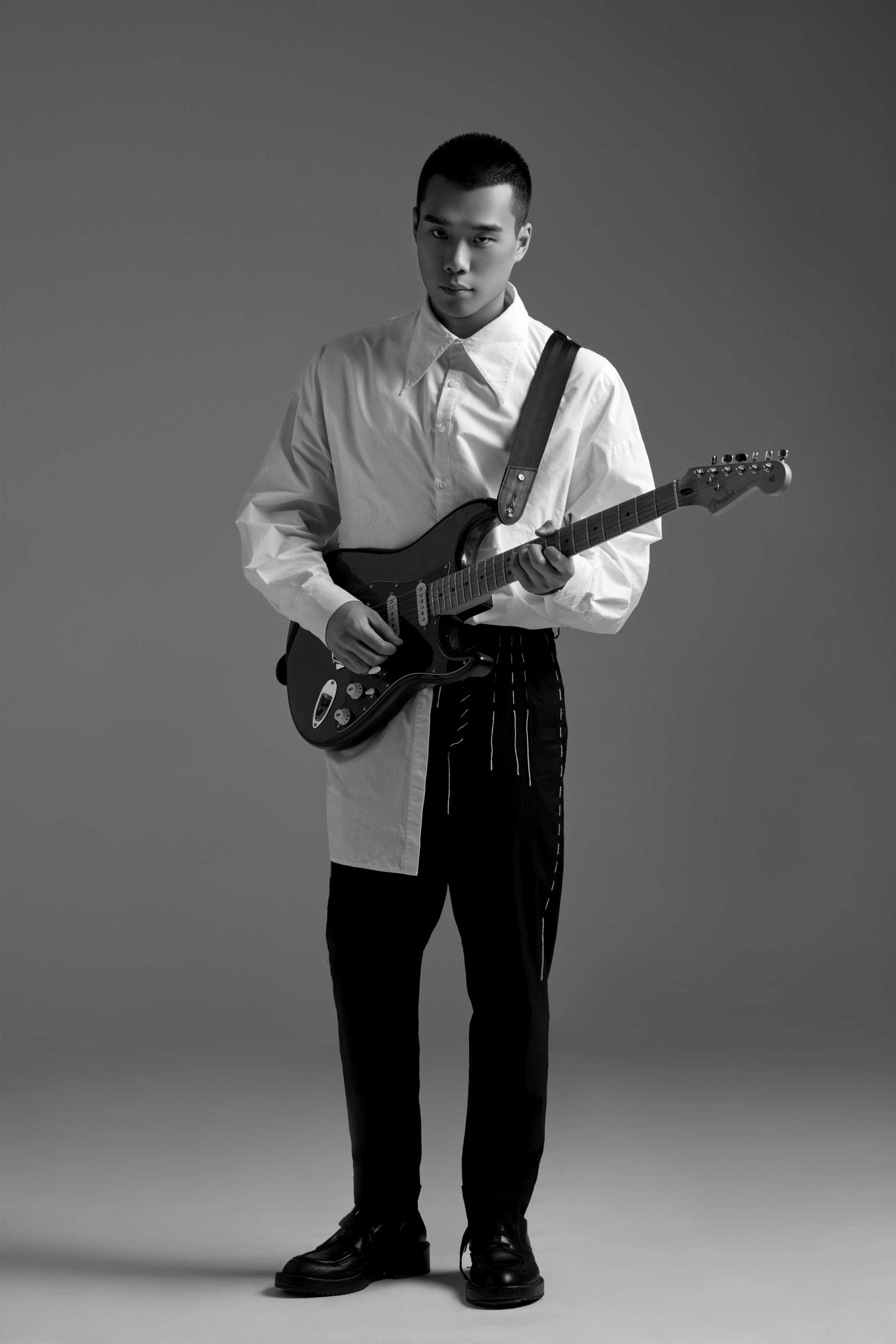 耿斯汉新歌《爱过痛过浪费过》上线 叩问理想和爱情终极问题