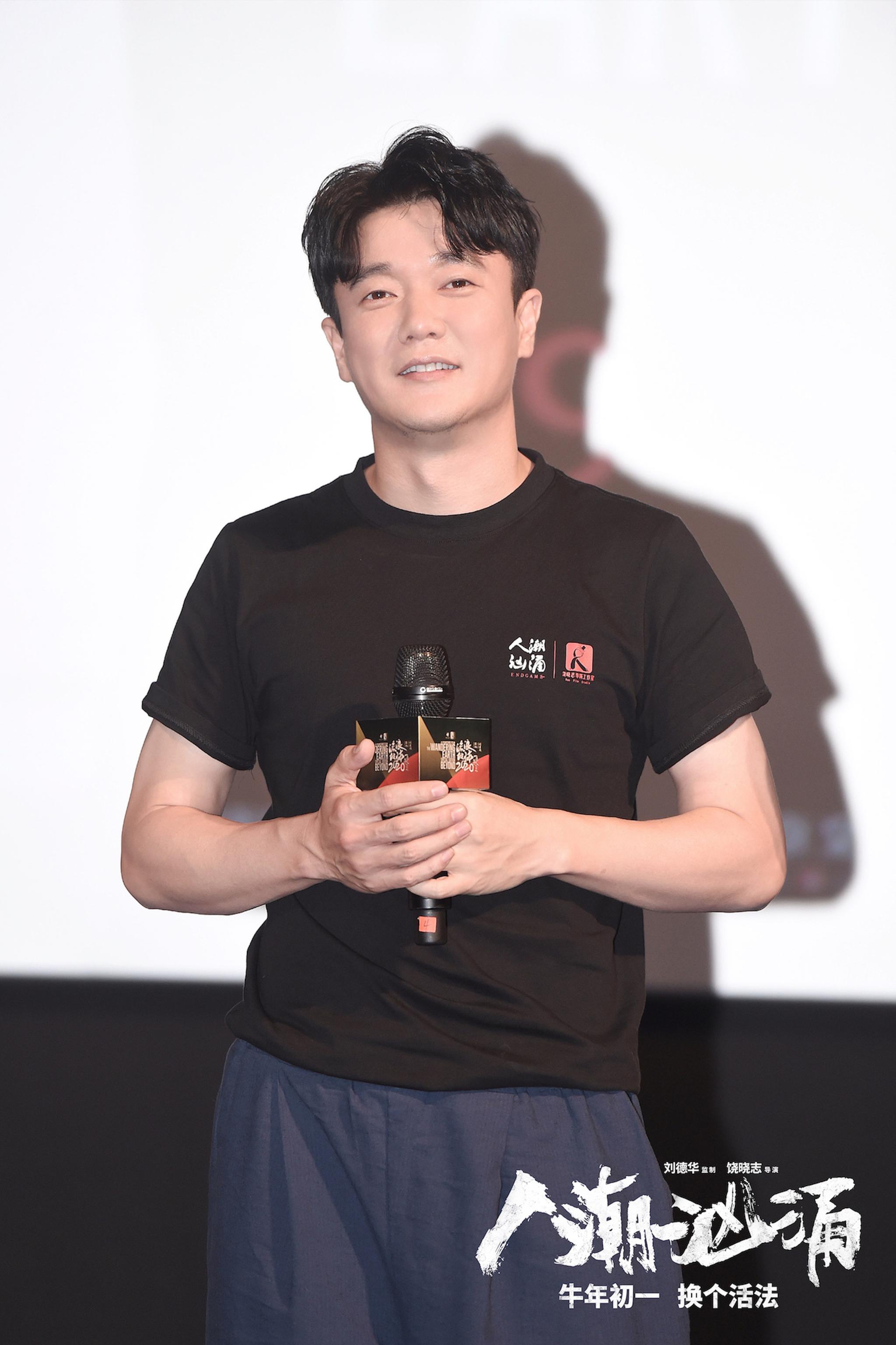 刘德华肖央走出六亲不认步伐电影人潮汹涌剧组齐聚金鸡