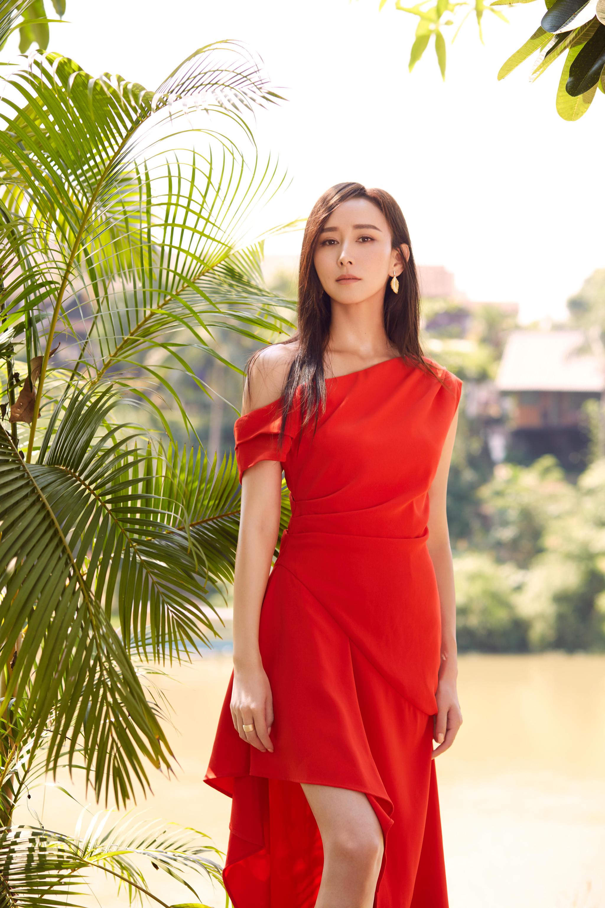 胡静加盟乘风破浪的姐姐第二季荧幕飒姐挑战舞台