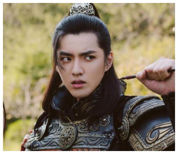 不过有惊无险,最终吴亦凡还是来到了《青簪行》剧组.