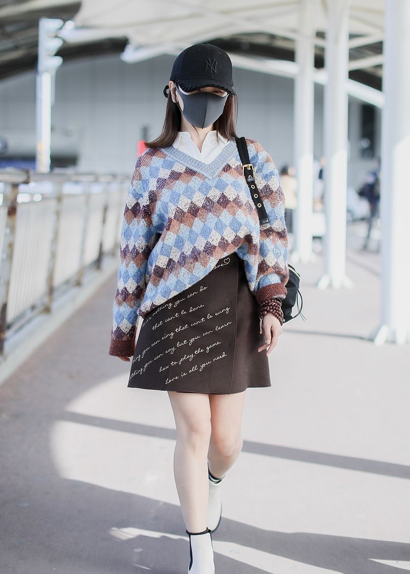 1 / 12 2019年11月10日,北京,杨蓉机场街拍.