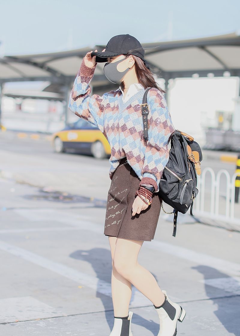 1 / 12 2019年11月10日,北京,杨蓉机场街拍.