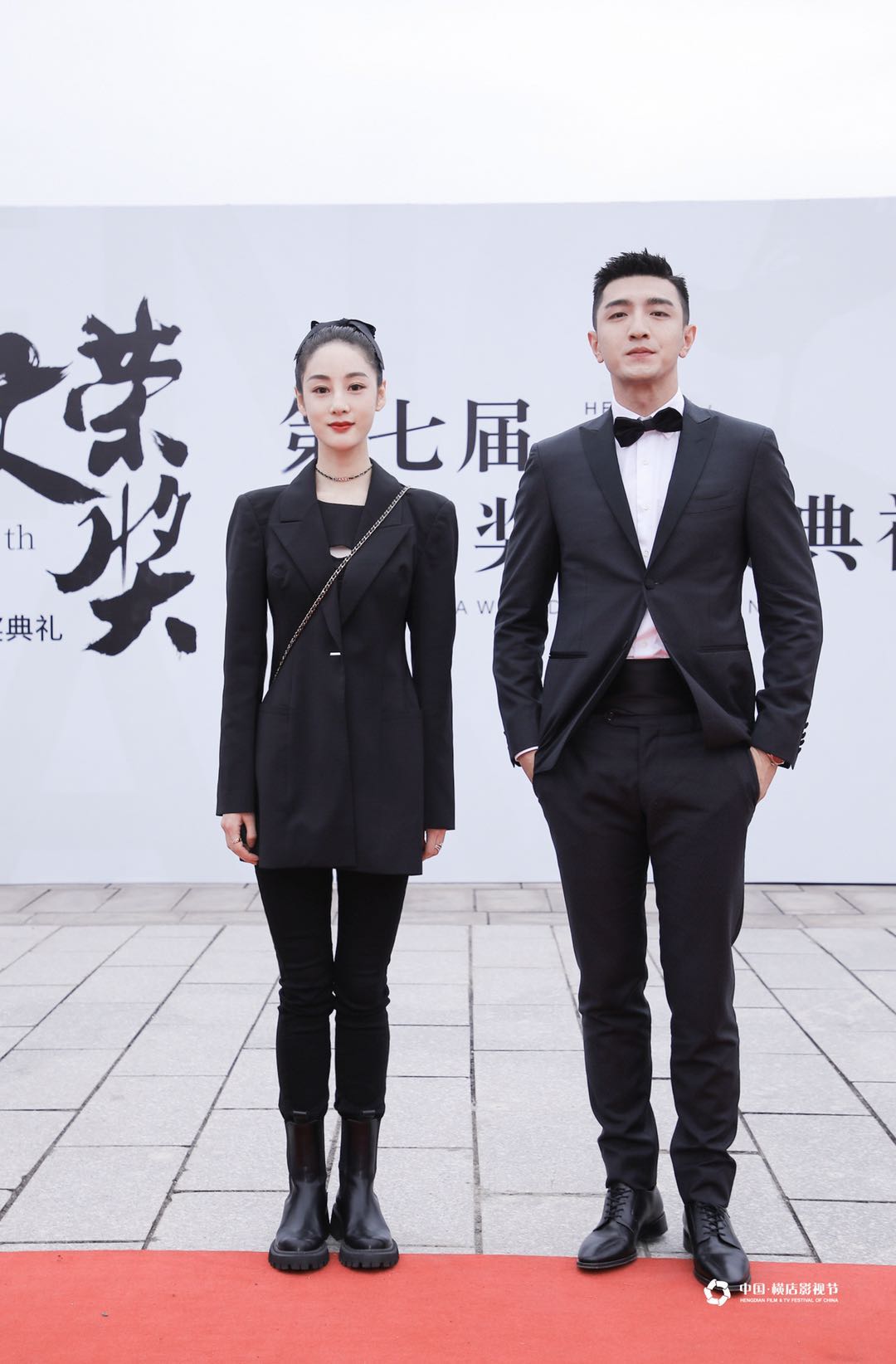 赵圆瑗出席文荣奖与金瀚合影笔直站姿成军训照
