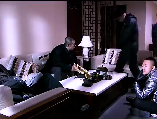 三哥再次暗算颜子龙又失败,结果富贵被供出来,这下危险了