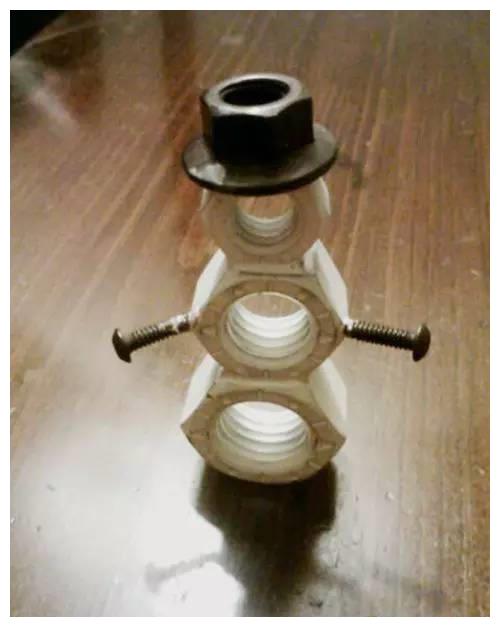 家里坏掉的水管,滑丝的螺帽,坏掉的玩具五金配件,这些物品是不是被扔