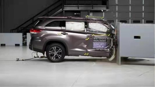 （上图为汉兰达碰撞画面）