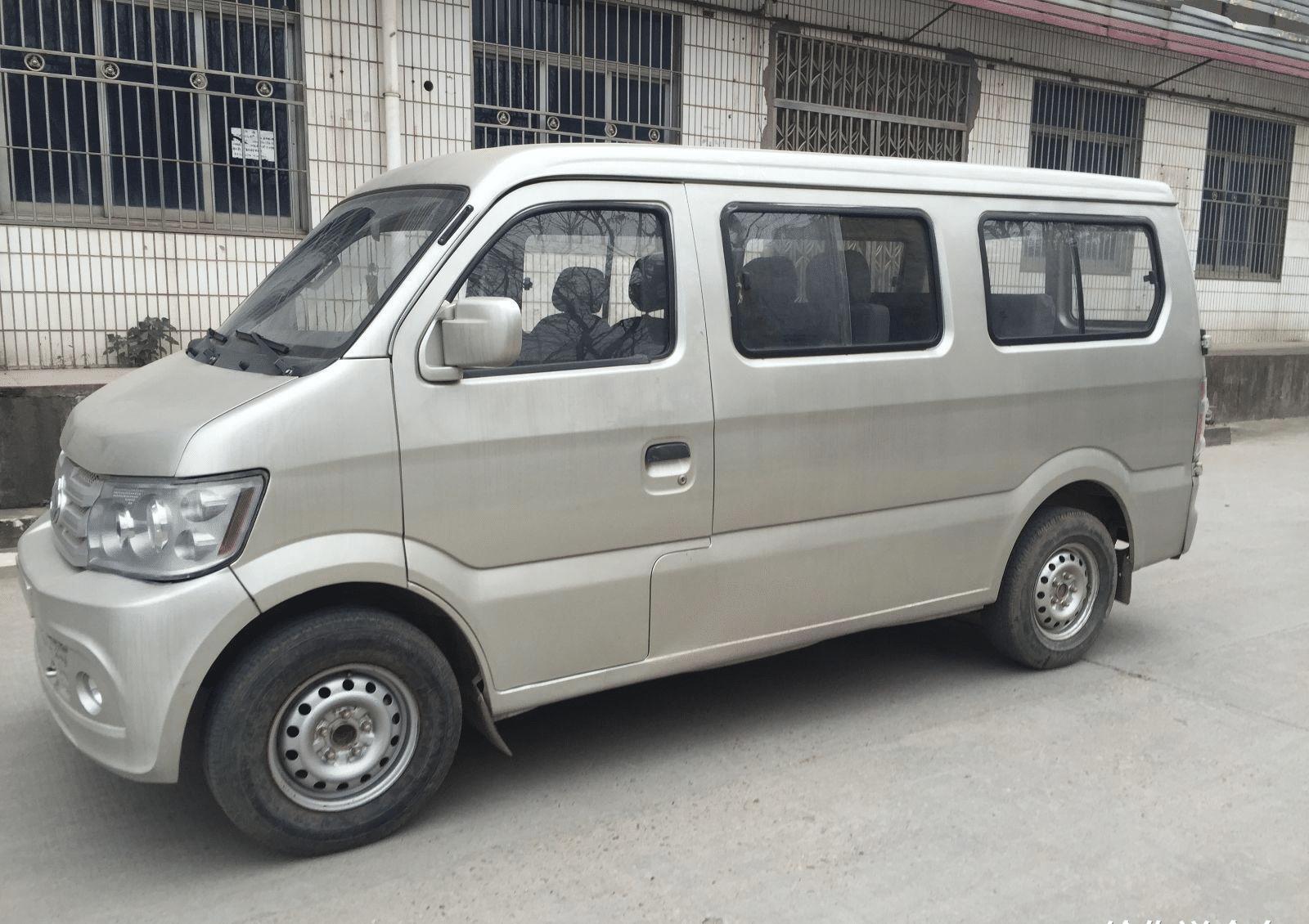 广东"最牛"面包车,价值200万,网友:想低调可实力不允许