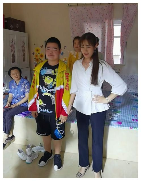 乡村爱情谢腾飞长大了7年后变成憨厚男孩身高直逼王小蒙