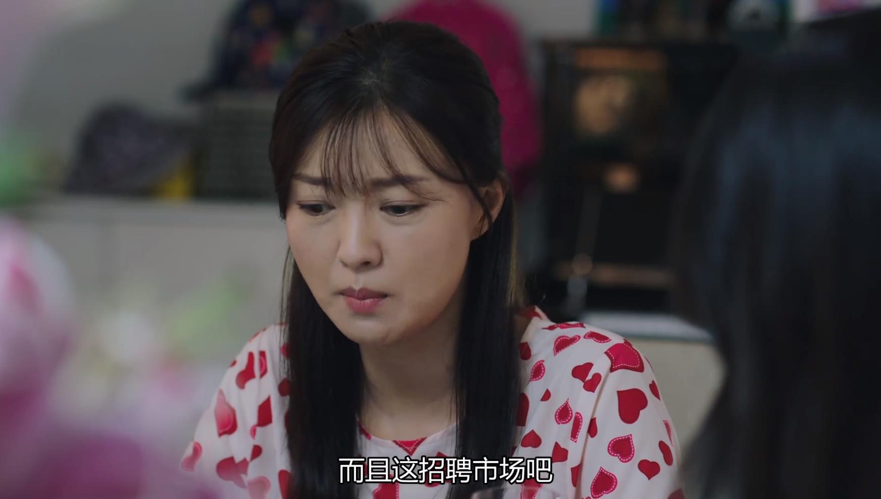 观看这部电视剧的观众,有人会觉得杨建秋只是为人单纯,才会屡次被主任