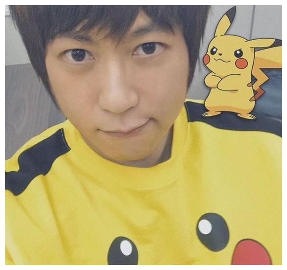 打破抿嘴微笑阿信罕见露2排齿粉20年都没发现牙齿如此齐