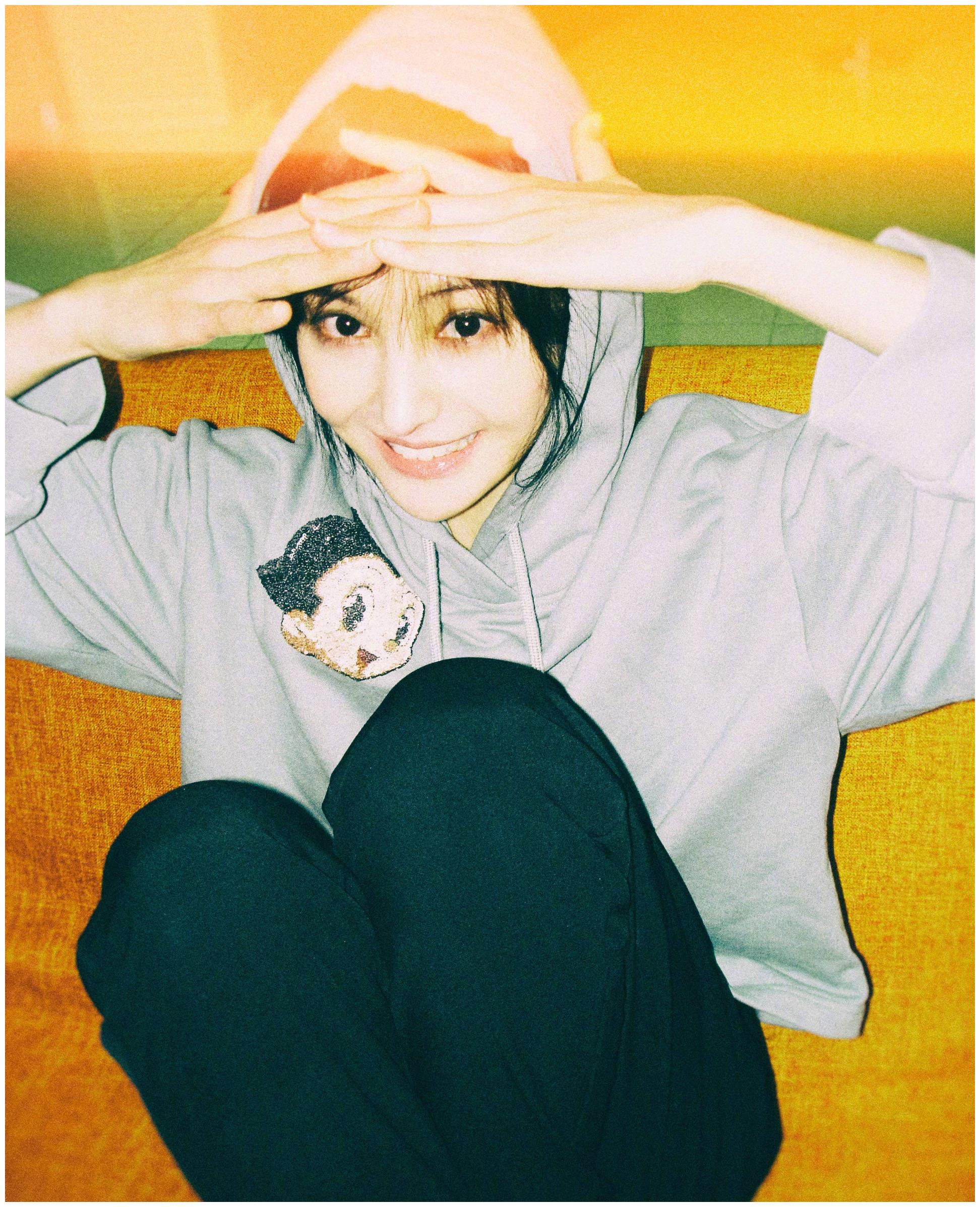 郑爽在线八卦金晨恋情下意识说出男方姓名剧本都不敢这么演