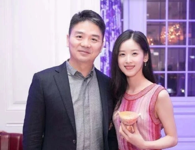 刘强东性侵案反转!女方称自愿发生关系,真容曝光被指不如章泽天休闲区蓝鸢梦想 - Www.slyday.coM 刘强东性侵案反转!女方称自愿发生关系,真容曝光被指不如章泽天休闲区蓝鸢梦想 - Www.slyday.coM