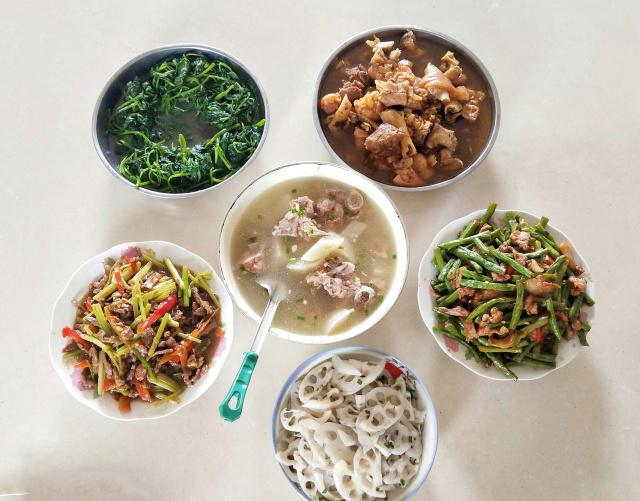 今天餐桌上的五菜一汤 有钱都买不到 都是小圆喜欢的 老妈 长豆 盖子 新浪新闻