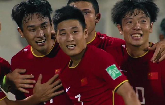 武磊用行动征服越媒！越南球迷被打服，称赞他的表现一向出色
