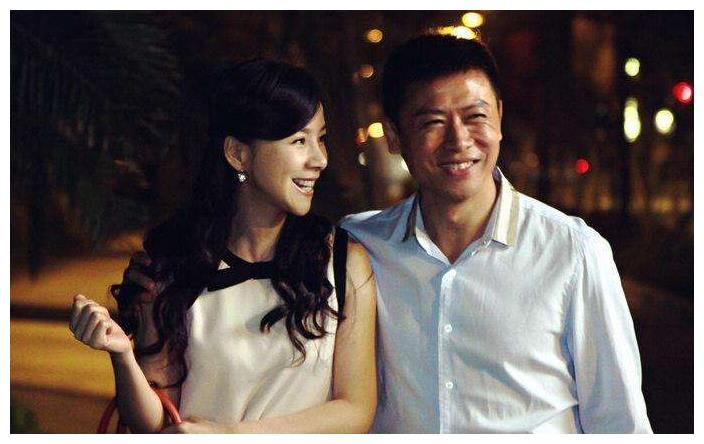 他出道34年零绯闻,成名后却要与妻子离婚,闹了3次仍恩爱|胡亚捷|汤静