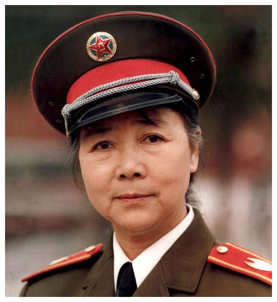 敬佩!《白毛女》田华:4位家人接连患癌,也不愿接200万代言