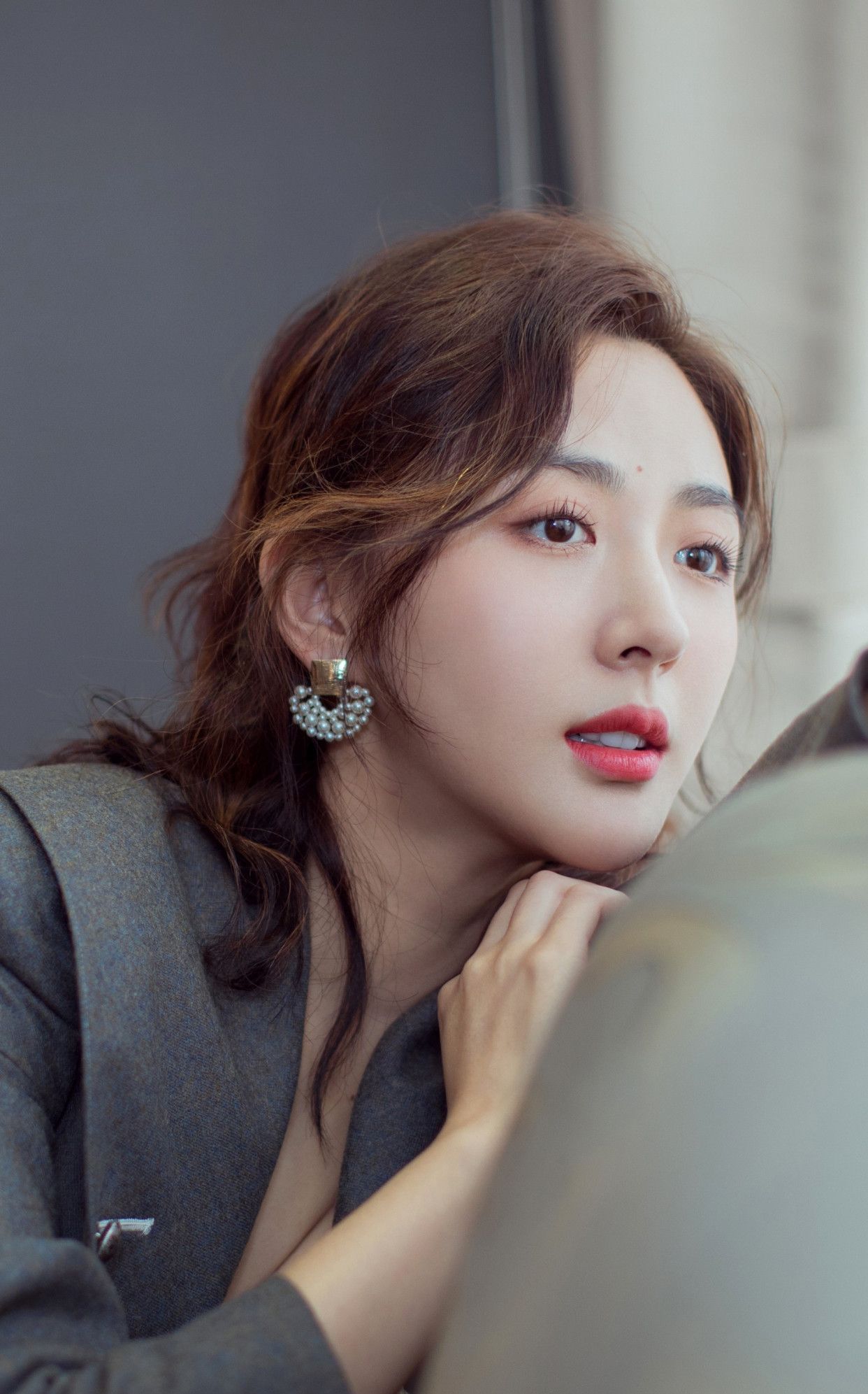 图一是女神徐小飒,独特的魅力,女人味十足!