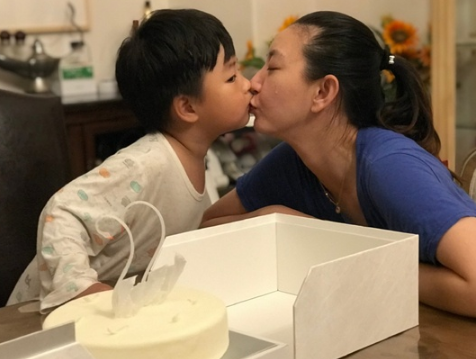凌潇肃晒照为妻子庆生唐一菲秀老公儿子夫妻俩相互称呼好甜蜜