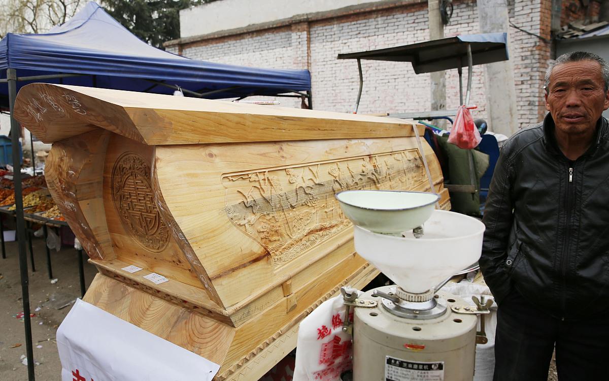 真是怪哉!做棺材的手艺人做棺无数,却唯独不给自己做,为啥啊?