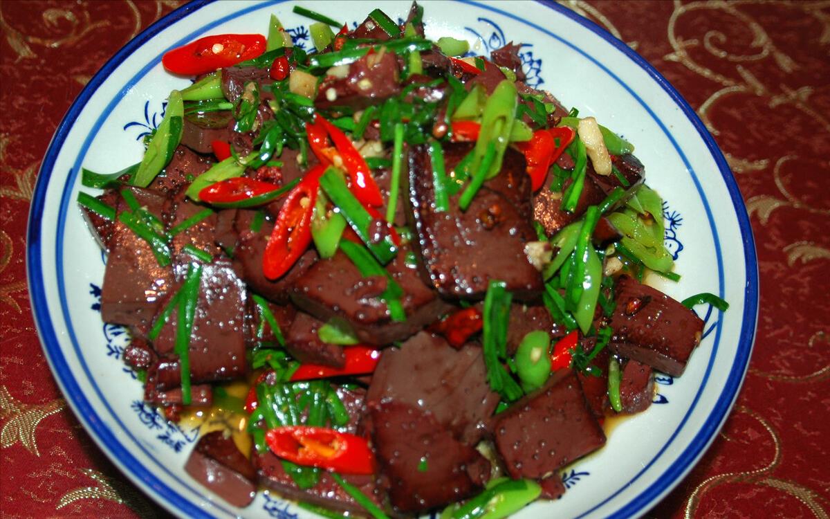 炒猪血时切忌直接下锅多做1步嫩滑不易散好吃真下饭