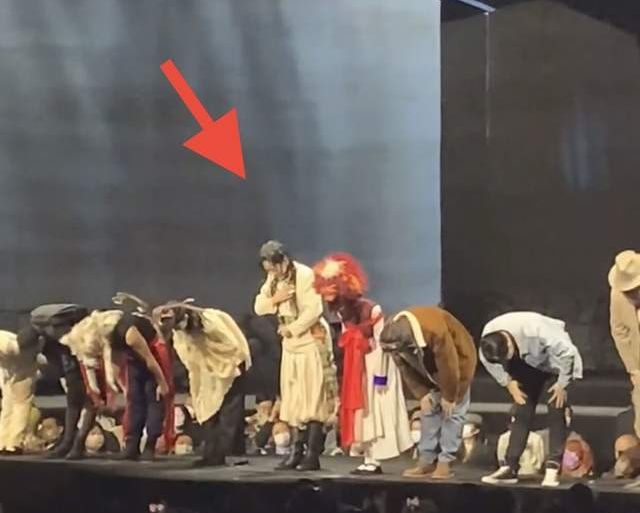 张杰演唱会受伤后，又带伤演出，谢娜携何炅黄磊现身台下为他捧场休闲区蓝鸢梦想 - Www.slyday.coM