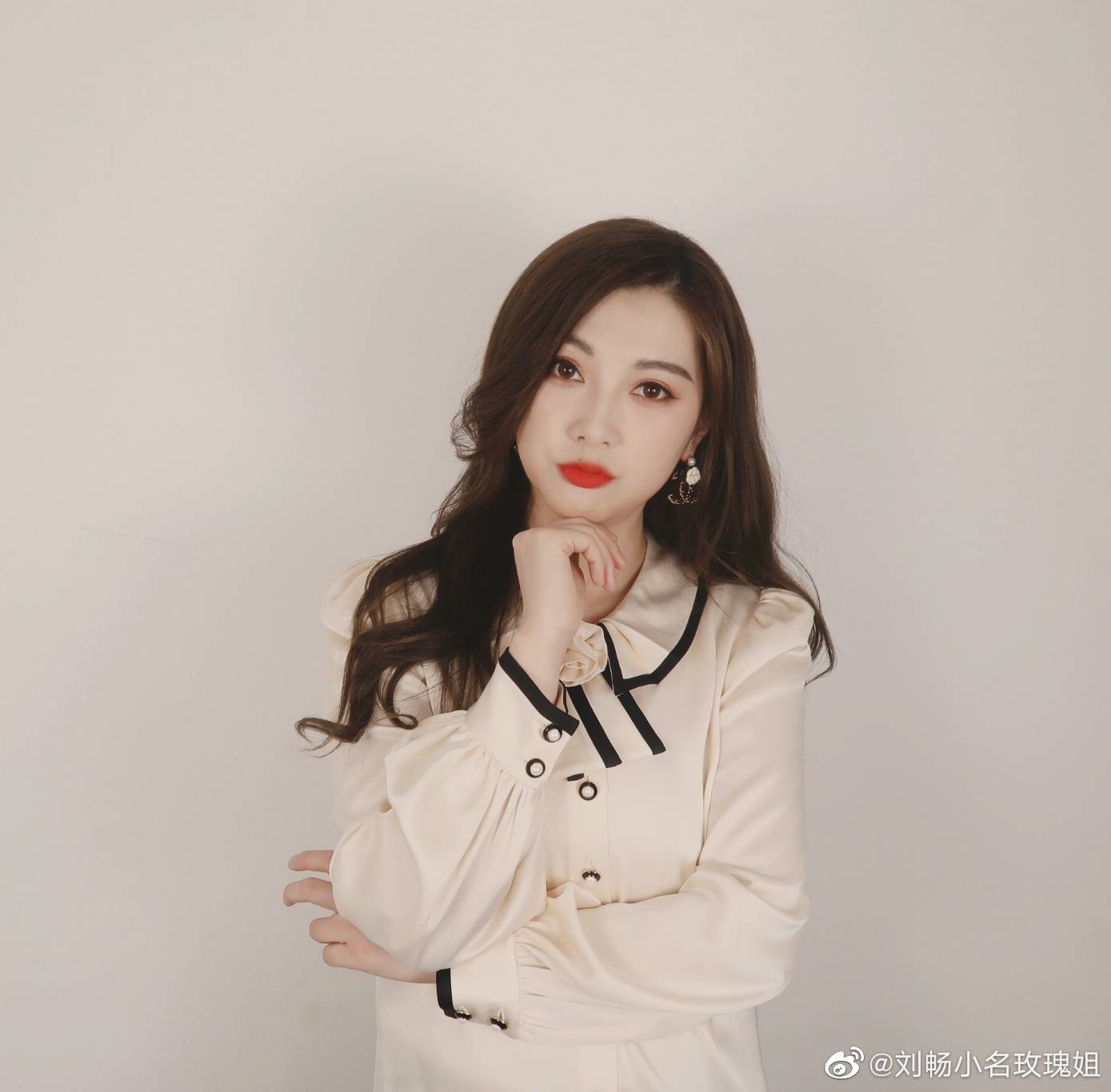 足球女主持人刘畅晒出假期中自己的照片_高清图集_新浪网