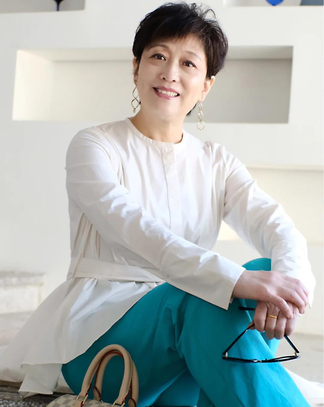 女人过了60岁,开春要穿得优雅,舒服一点!