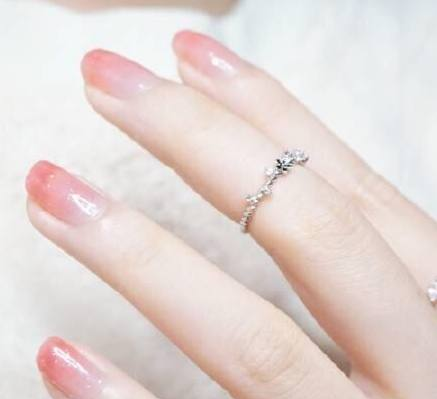 十二星座女生专属指甲油颜色,双鱼座的很唯美,天秤座的祖母绿!