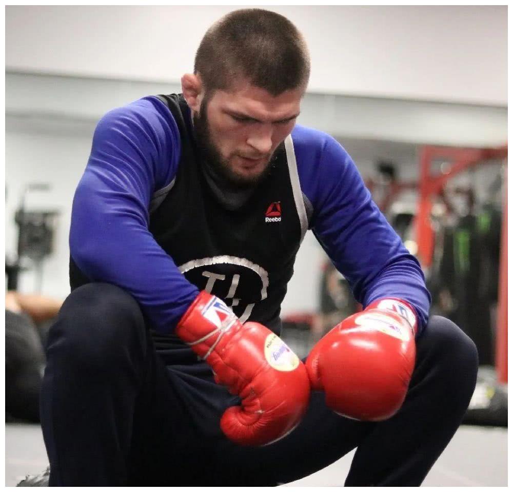 专题│ufc科米尔:选手们都知道如何对付小鹰,但就是无法成功!