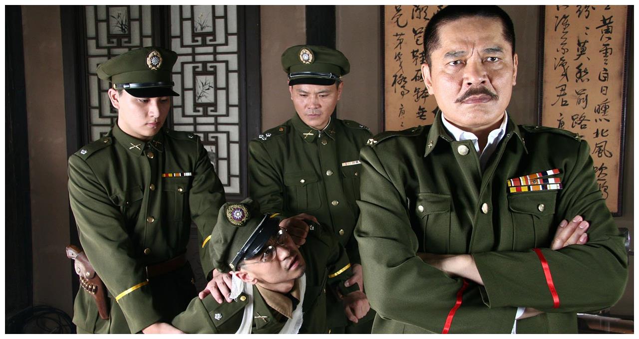 和前任同居8年遭抛弃,赌气嫁其好友被宠成小公主