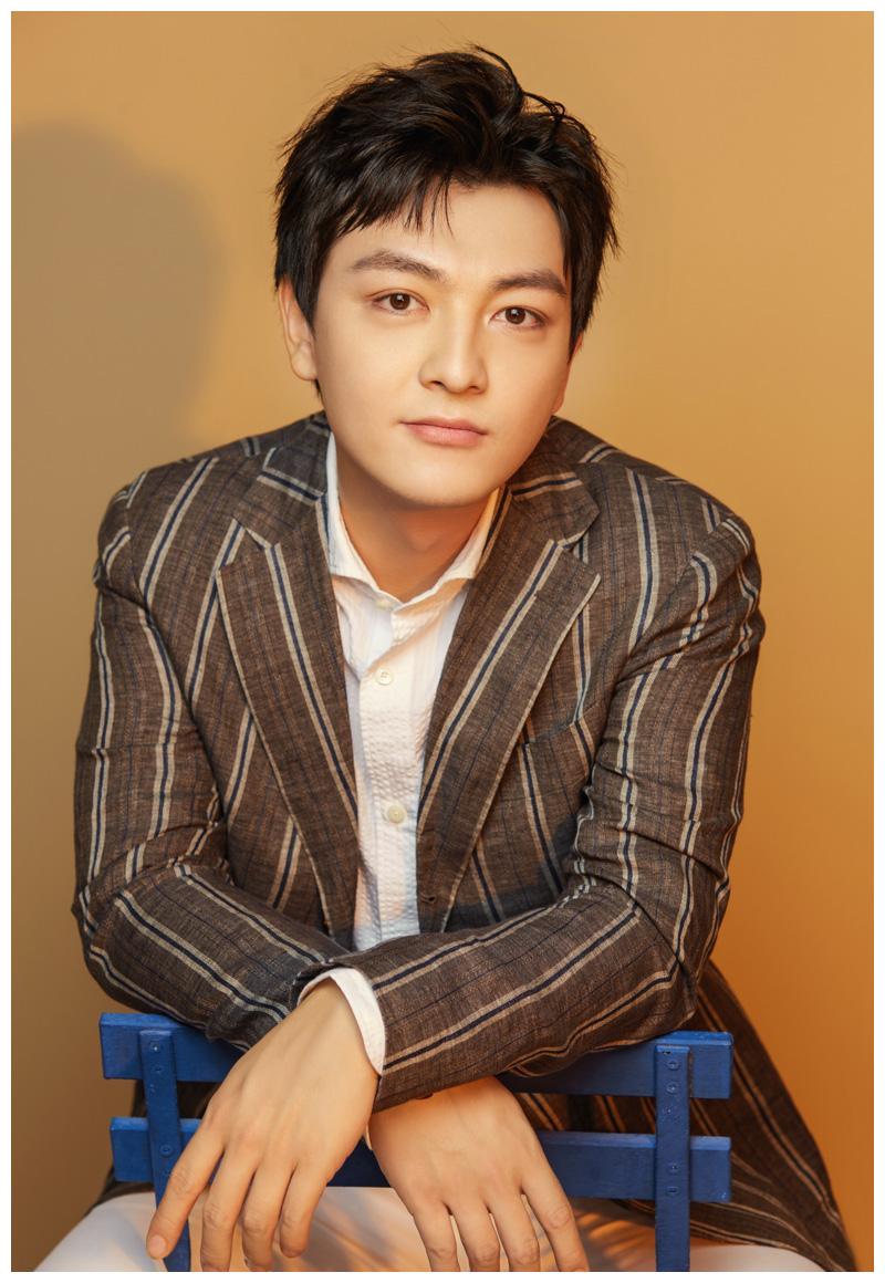 出演过众多口碑好剧,一直是配角的他,终于凭借《安家》火了一把