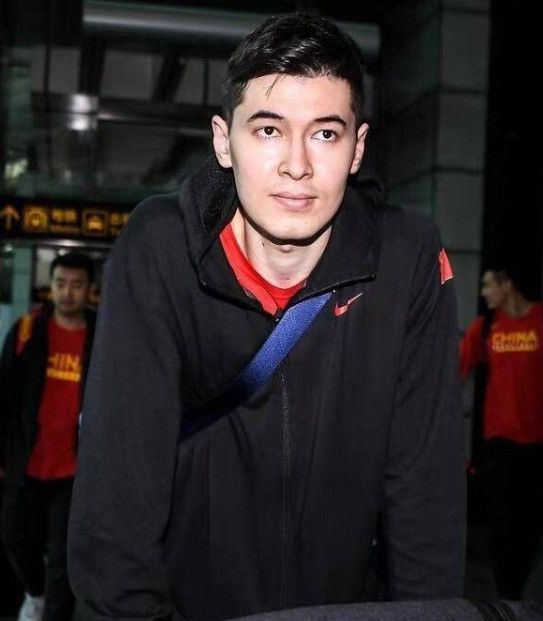 组图:球星阿不都沙拉木