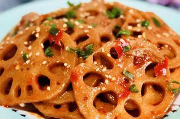 分享一款蒜味酱香藕片,烹饪简单易上手,鲜辣味美又好吃,真解馋