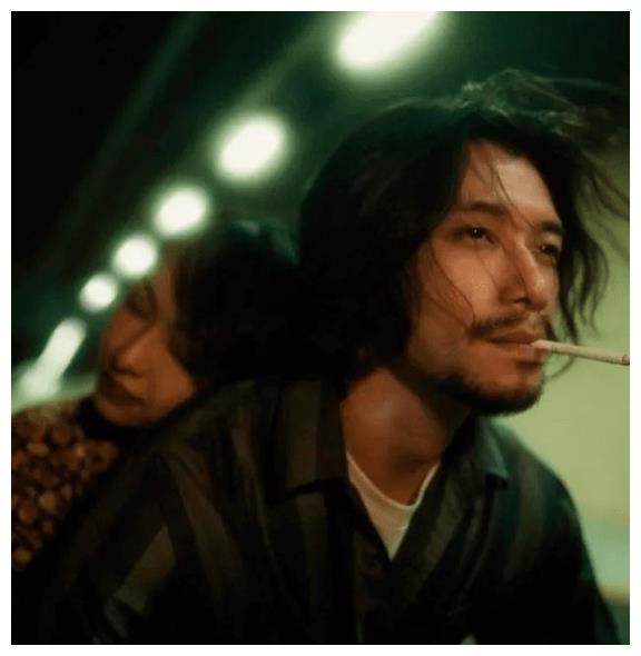 新来的女秘书 想让她升职当老板娘了 大家觉得咋样 哈哈哈哈 财经头条