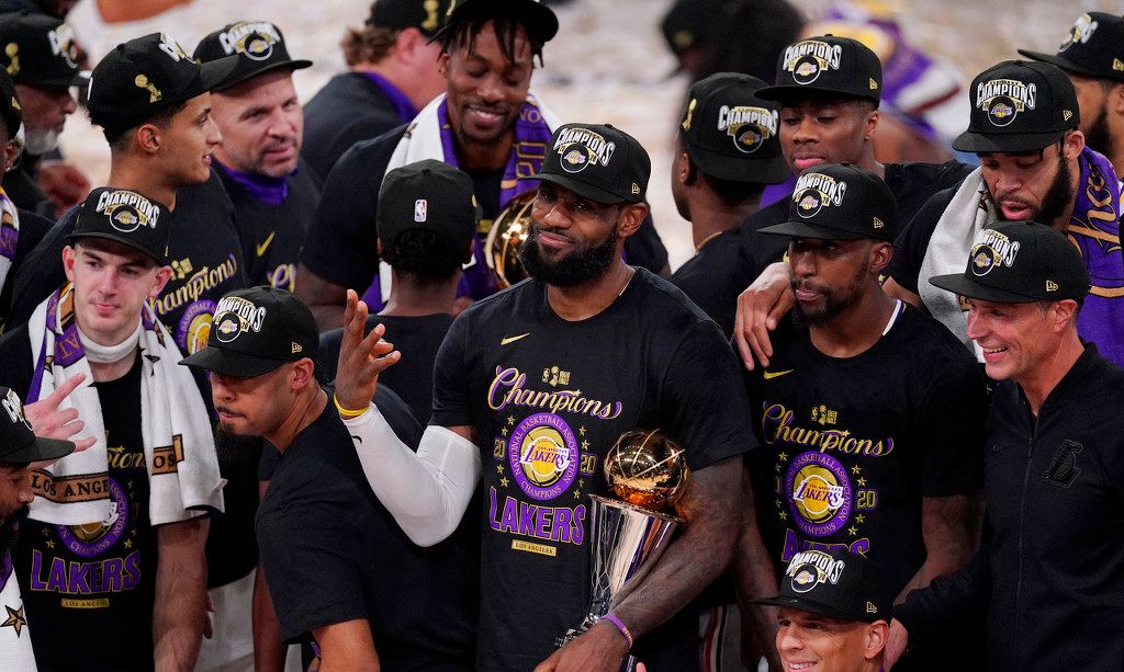 "这曾经是湖人球迷无奈的呐喊,自从2010年夺冠之后,湖人经历潮起潮落