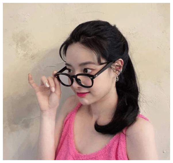 李玹珠晒"名牌包包"遭质疑,本人发文道歉,曾遭april霸凌