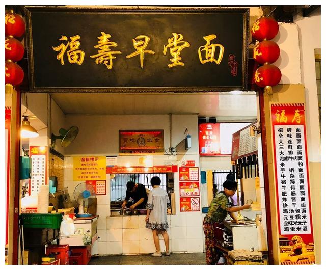 荆州早堂面,当地人喜欢鲜美浓汤,过早排队选它
