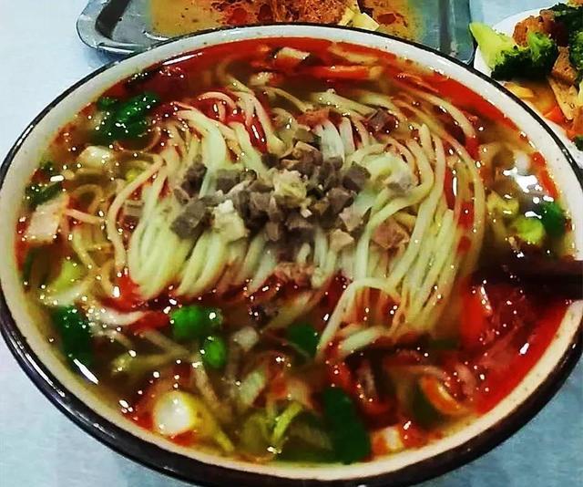 舌尖上的洛宁美食洛宁扯面