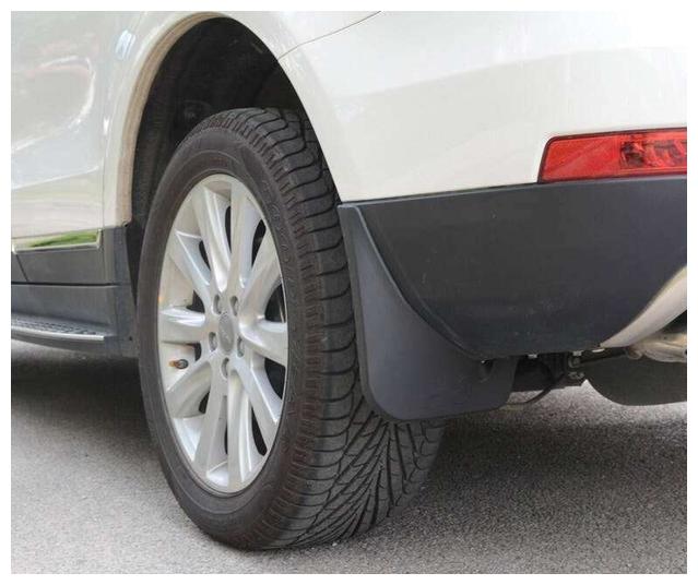 汽车挡泥板有必要安装吗?老司机告诉你:半年后就能看出差别了