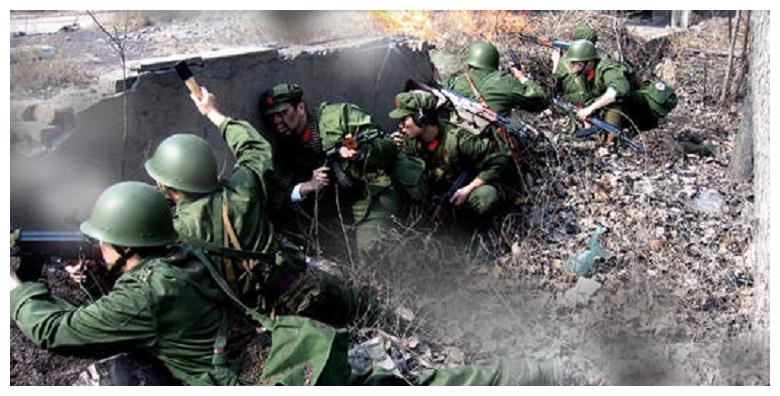 老山战役最悲壮的插旗曾有人质疑很假保安照片上的人就是我