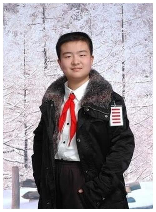那个曾红极一时的5道杠少年,如今怎样了|少年|大队长|官衔_新浪新闻