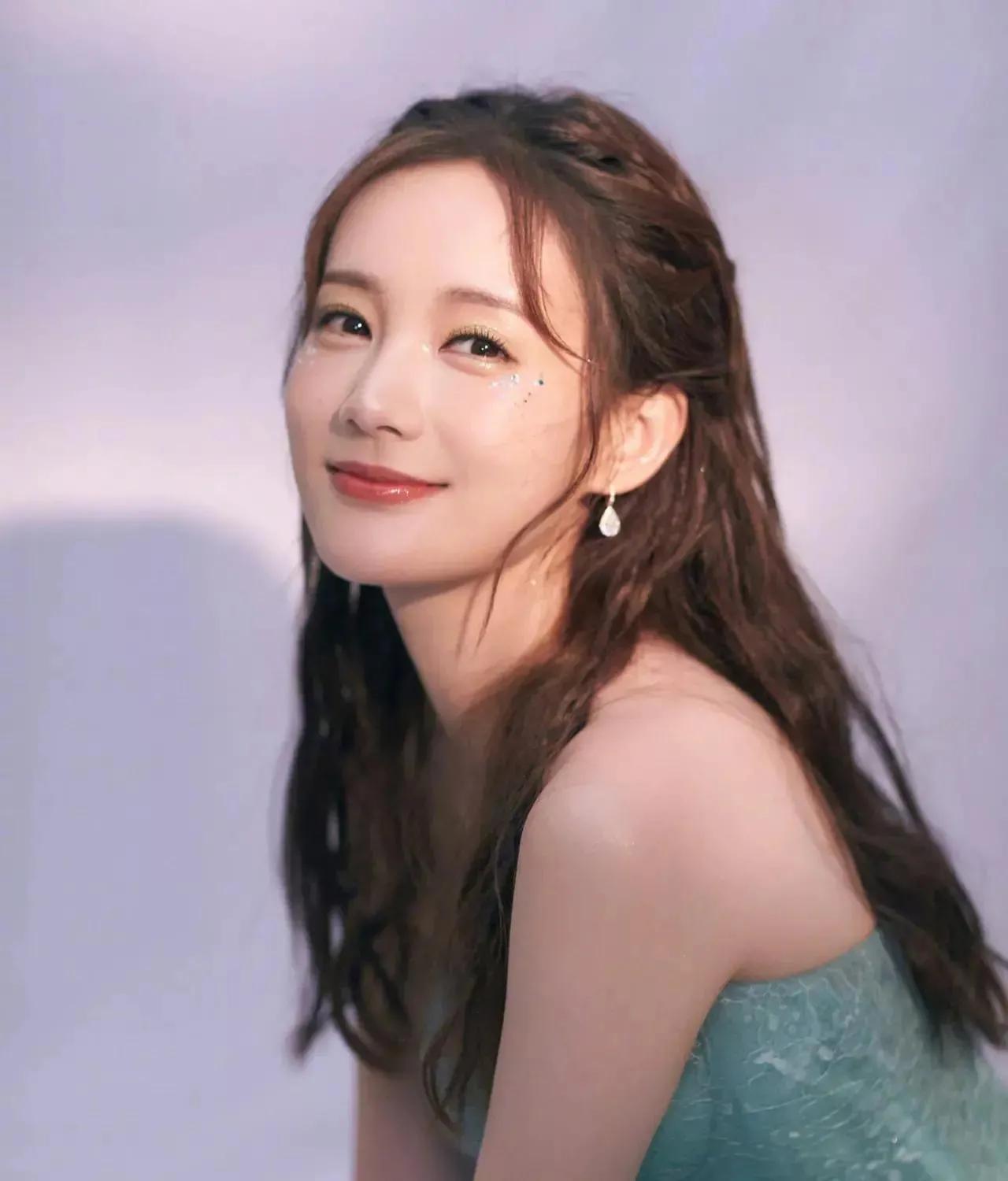 女星李一桐美照