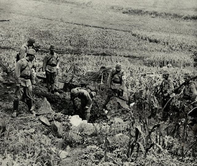 抗战老照片1938年张鼓峰事件中的日寇国防妇人