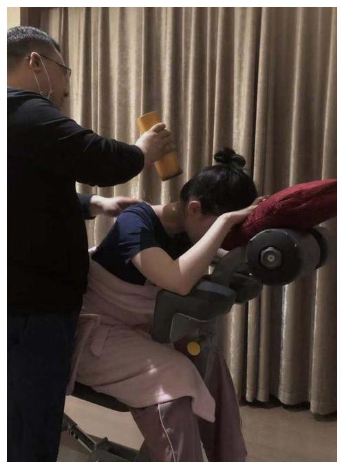 刘亦菲拍戏颈椎受伤做针灸是怎么回事 光是看一下就觉得很疼